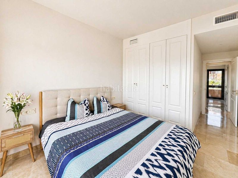 Foto 55659d0b-bb97-4ed6-ae83-c5c8b200967a. Àtic amb xemeneia calefacció aparcament piscina a Manilva