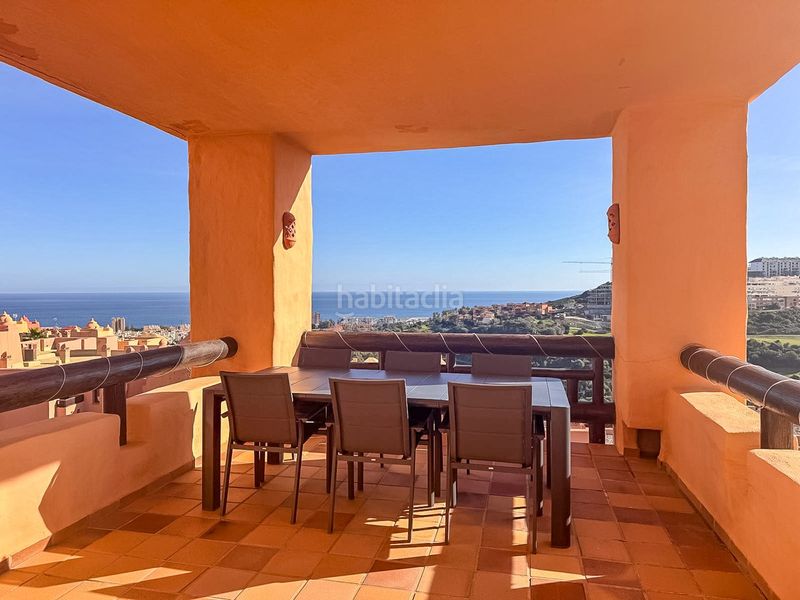 Foto 61d1cbc8-842a-4945-9094-8212b1d13af8. Àtic amb xemeneia calefacció aparcament piscina a Manilva