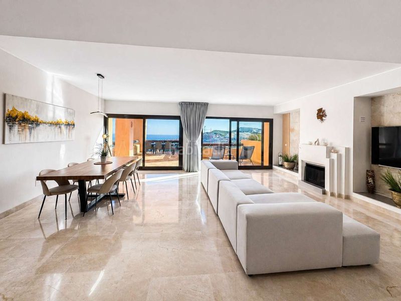 Foto 8b1f5948-6612-4a1b-99c3-f024b1c1bfa3. Àtic amb xemeneia calefacció aparcament piscina a Manilva