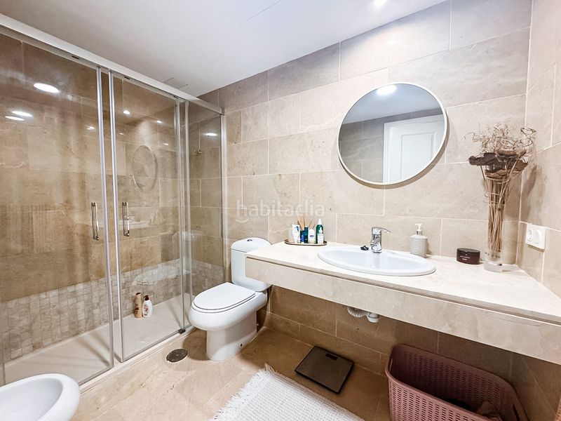 Foto 94341451-9ae6-4aa7-8d43-6bafa669083f. Àtic amb xemeneia calefacció aparcament piscina a Manilva