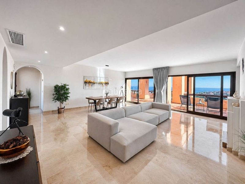 Foto b38c707b-59e7-4604-b064-58533a893148. Àtic amb xemeneia calefacció aparcament piscina a Manilva