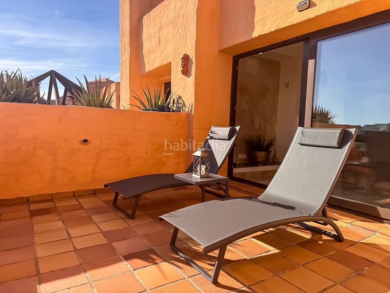 Foto bd4bc8c1-92f3-4a63-bffa-7f140d33b117. Àtic amb xemeneia calefacció aparcament piscina a Manilva