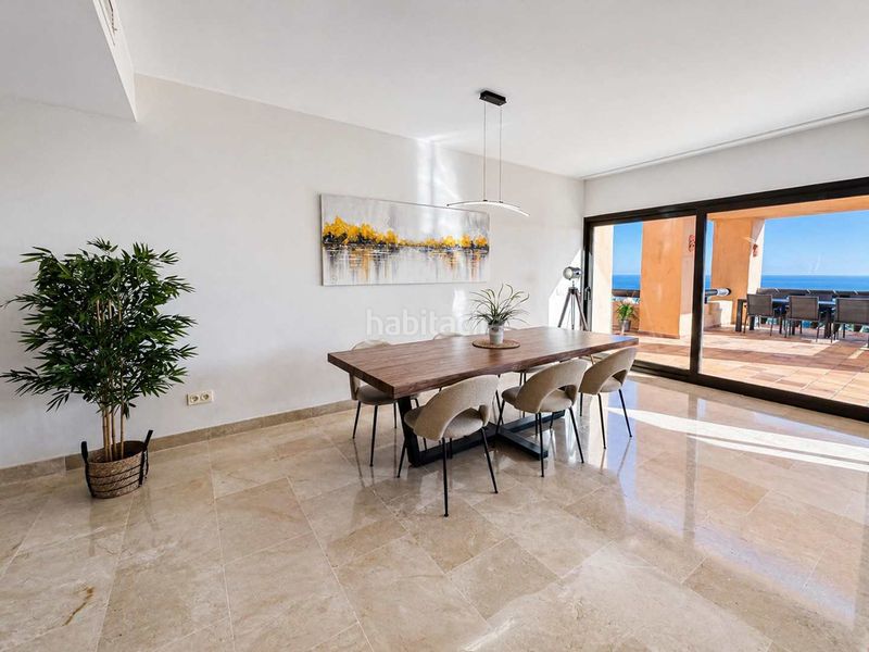 Foto d9213222-abc1-4bdc-9b80-61b346a1e5e0. Àtic amb xemeneia calefacció aparcament piscina a Manilva