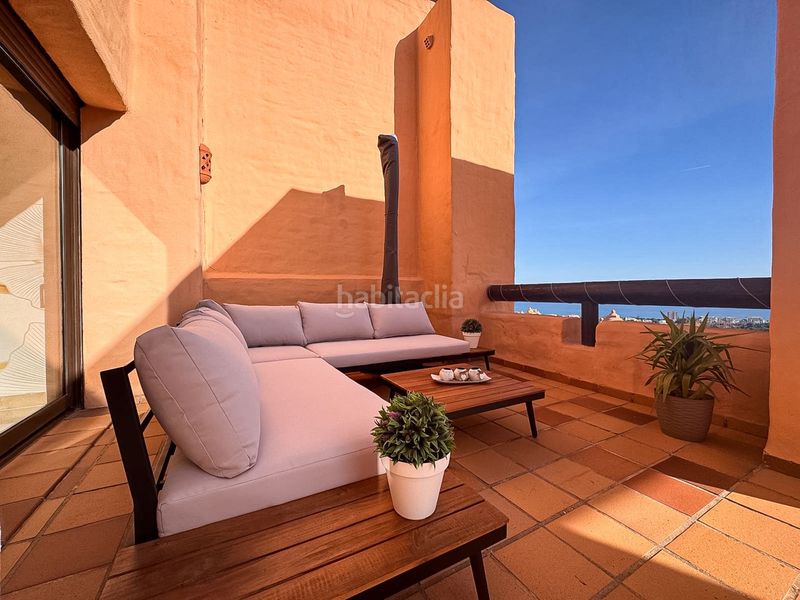 Foto fd394563-4404-4d1f-b729-1c7dd990dadc. Àtic amb xemeneia calefacció aparcament piscina a Manilva