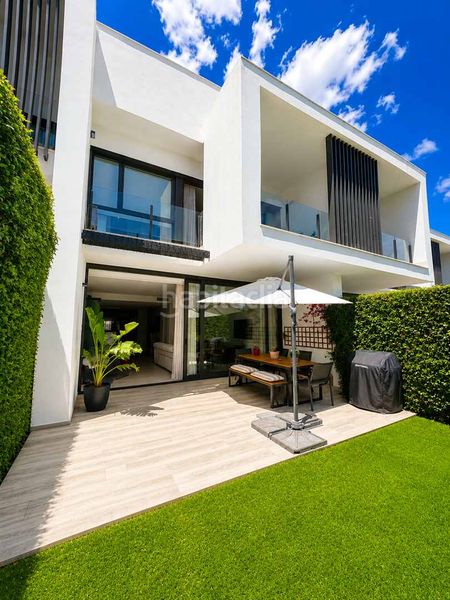 Foto 5d725fd3-7f1d-4a11-a756-996fe705b70c. Casa adossada amb calefacció aparcament piscina a Sotogrande
