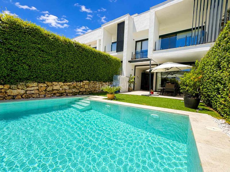 Foto 77bbdd70-a291-42f2-aa41-3366db93ea8a. Casa adossada amb calefacció aparcament piscina a Sotogrande