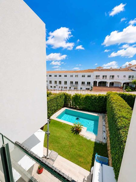 Foto 7bc3e1fb-1032-4edf-8056-5077b4e33831. Casa adossada amb calefacció aparcament piscina a Sotogrande