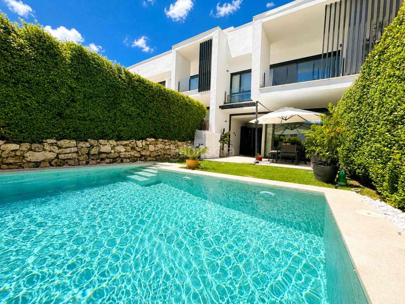 Foto ca25e67f-a32f-4466-9242-48a45afe84b0. Casa adossada amb calefacció aparcament piscina a Sotogrande