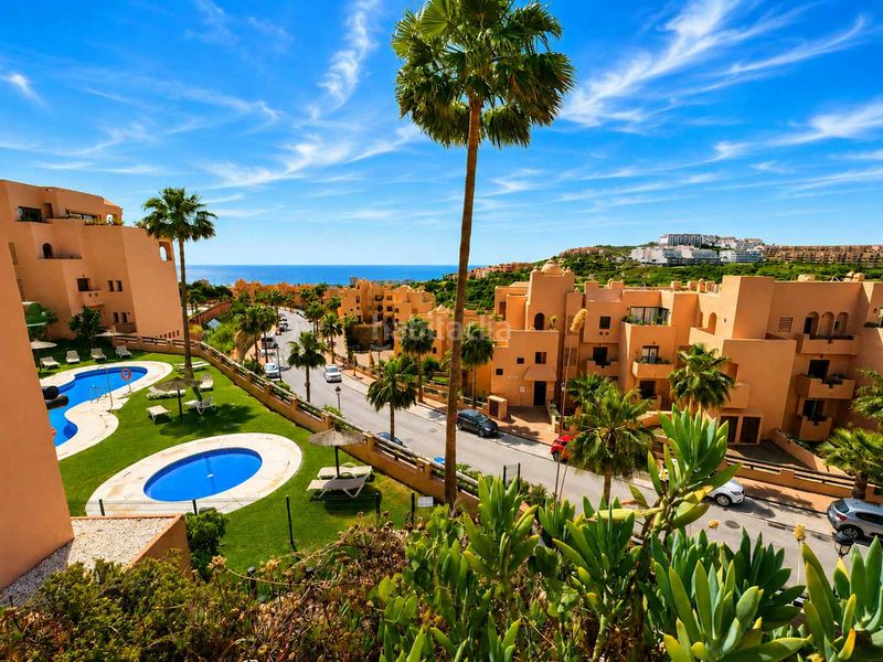 Foto 21425bd4-b0dd-4ace-9581-8518fa812be0. Apartament amb calefacció piscina a San Luis de Sabinillas Manilva