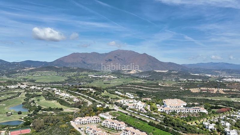 Foto c8344ae1-00a5-4fd5-a9bc-c9b58937f138. Apartamento  con jardín privado y vistas al mar costa en Casares