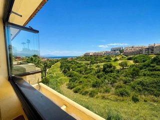 Piccolo appartamento  Urbanizacion vizcarronda la 47b. Apartamento en primera línea de golf con vistas al mar en la duq