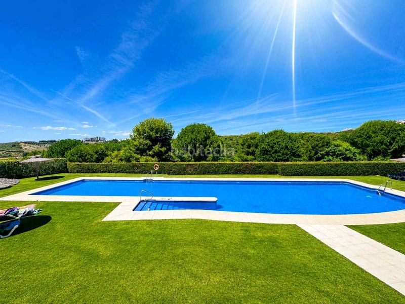 Foto 0fb278ed-5ba9-443e-8ca7-85d8805021ab. Àtic amb calefacció piscina a Casares golf - Casares del sol Casares