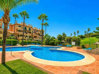 Zweistöckige Wohnung in La Duquesa