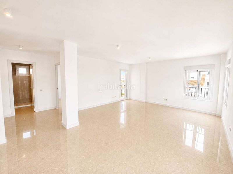 Foto d9b3824a-f944-46d4-8bbc-f134d48181d6. Apartament amb piscina a San Luis de Sabinillas Manilva