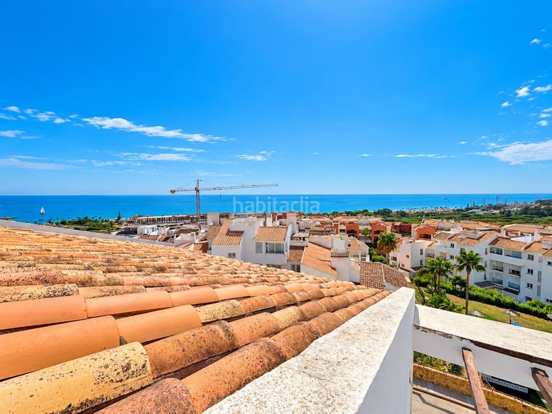 Foto 458d4369-9a6c-49a1-9a04-ea57ef87ea66. Ático  con vistas al mar cerca de la playa costa en Manilva