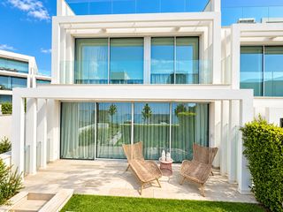 Miete Chalet in La Reserva. Villa adosada lista para mudarte en sotogrande alto.