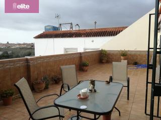 Casa en Caballero Bonald-S. Jos Obrero-Guadalcacn. Magnifica  casa con local y patio en san jose obrero