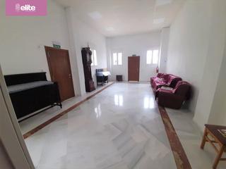 Alquiler Local Comercial en Divina Pastora - La Yeguada. Maravilloso local comercial en divina pastora