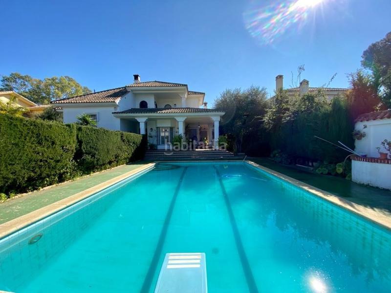 Foto cc578fd5-9415-46fc-810d-e3d6d2a56650. Chalet magnifico chalet proximo avenida alvaro domecq en Jerez de la Frontera