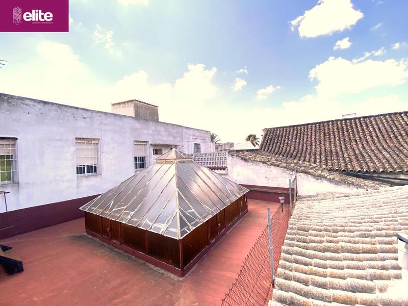 Foto 9c8a6b82-aa1d-426b-9593-01f5625c58ee. Casa amb aparcament a Centro Jerez de la Frontera
