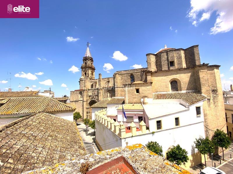 Foto c3058583-bba7-4c64-9274-8b7f9177da77. Casa amb aparcament a Centro Jerez de la Frontera