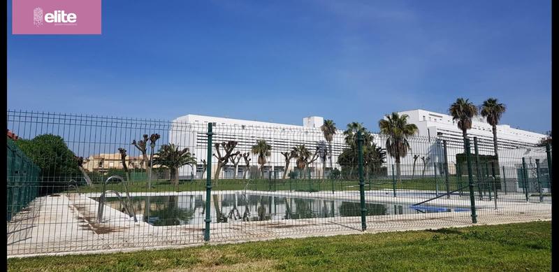 Foto 52f4968d-6eb5-427b-acc4-9de10491f435. Alquiler dúplex fantastico duplex amueblado alquiler de larga temporada en costa ballena en Rota