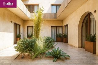 Casa en Centro. Conjunto de edificios para realizar 19 apartamentos turísticos