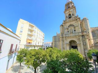 Maison à Madre de Dios. Edificio para 15 apartamentos turisticos en el centro de jerez