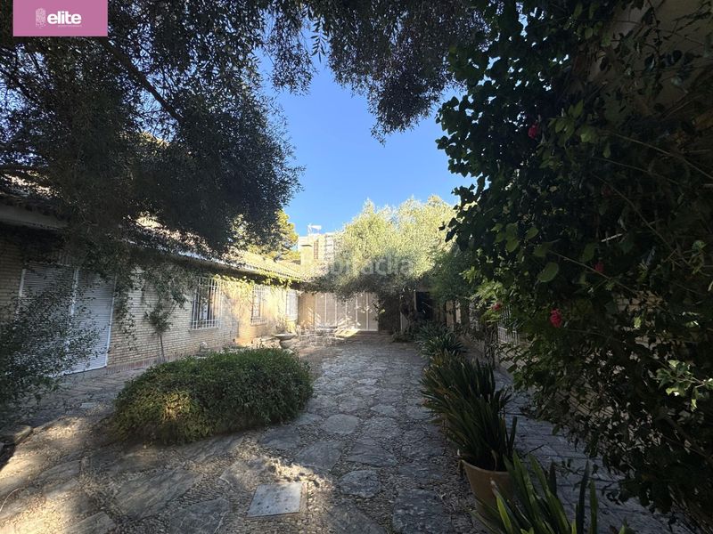 Foto f708e98d-39ca-4a05-8873-03ff292e084a. Chalet magnifico chalet en Parque Avenida Jerez de la Frontera