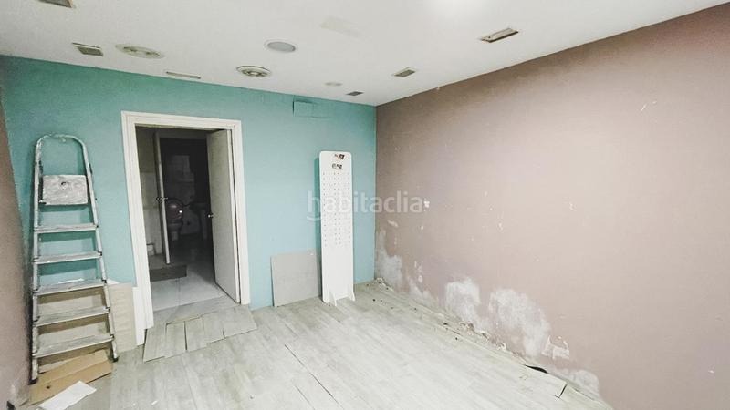 Foto c4476785-c4f1-4611-936a-d4385dbba86d. Alquiler local comercial local céntrico en calle principal en Cádiz