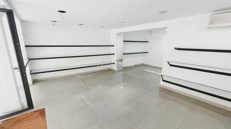 Foto f308203e-34e7-41e8-acc3-de3f6cc3f880. Alquiler local comercial local céntrico en calle principal en Cádiz
