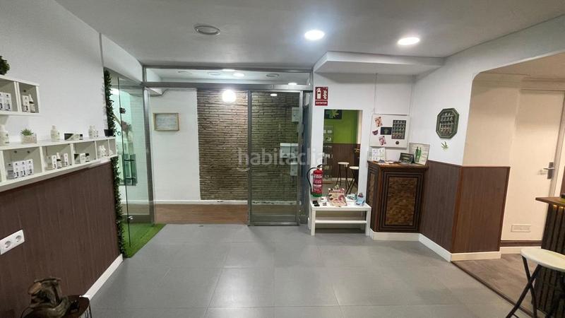 Foto e517f125-1295-49a7-9868-6d7495acc015. Local comercial local reformado en una de las mejores calles comerciales. en Cádiz