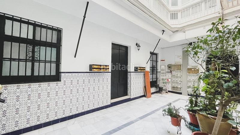 Foto ab5c3a6a-4e1c-4659-bf9a-d58edf3f0895. Local comercial en Centro Histórico Cádiz