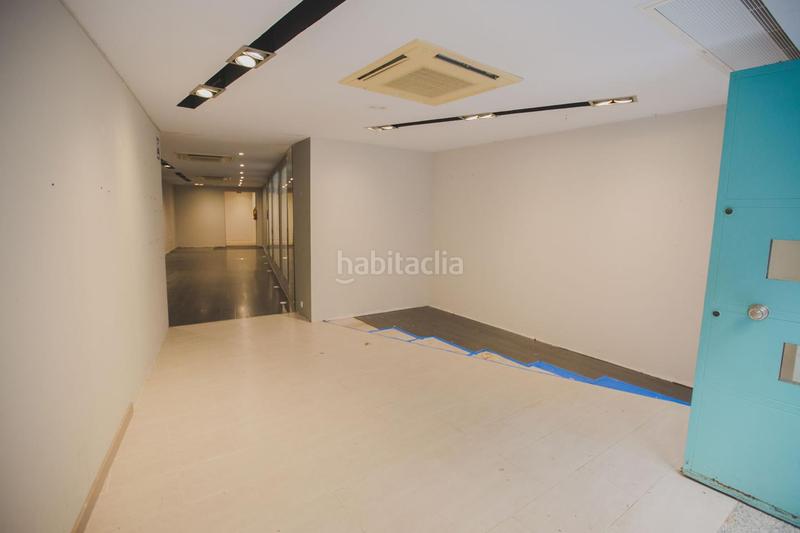Foto a7e2750b-f548-4321-bd1d-2ba4a1a65c3f. Local comercial fantástico local en pleno centro de la ciudad en Cádiz