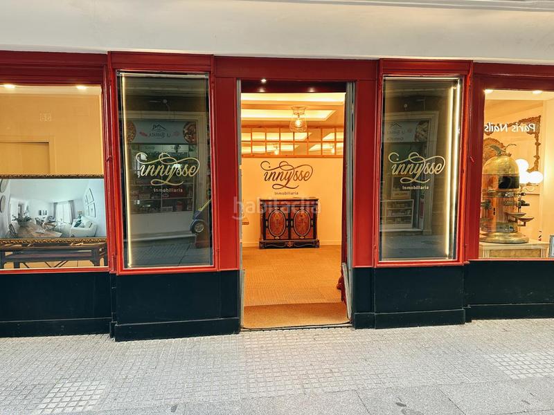 Foto 5c601c96-f8c1-4504-95e5-0185106bfc72. Alquiler local comercial gran local con amplios escaparates en plena arteria principal en Cádiz