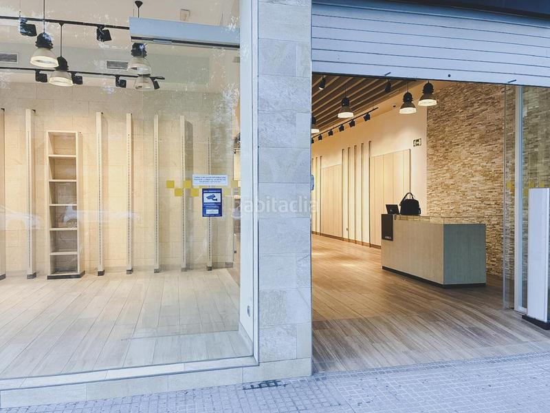 Foto 83a431f1-b7e5-4155-9908-96e0464046b7. Alquiler local comercial gran local con amplios escaparates en plena arteria principal en Cádiz