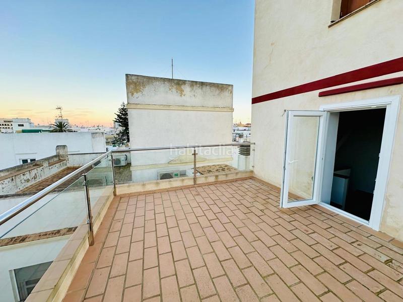 Foto 3dfe8db0-0fc3-40cc-9dca-8cc9639b0e5c. A tre livelli in Centro Histórico Cádiz