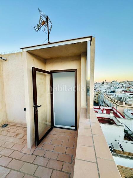 Foto e2dddbd5-a9e4-4298-8ce3-9431b65da422. A tre livelli in Centro Histórico Cádiz