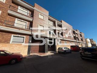 Apartment in El Parador de las Hortichuelas. Se vende vivienda alquilada