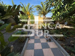 Chalet in Calle alameda 55. Chalet independiente en la urbanización de roquetas de mar