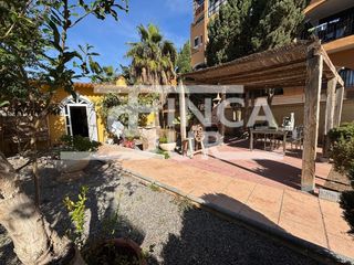Xalet en Calle alameda 55. Chalet independiente en la urbanizaci�n de roquetas de mar