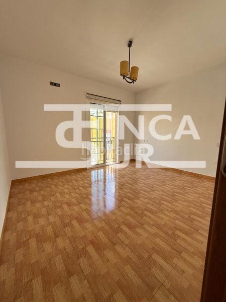 Foto a3a8417b-1441-42ad-80dc-d26b3eef668a. Casa adossada amb xemeneia aparcament a Roquetas pueblo Roquetas de Mar