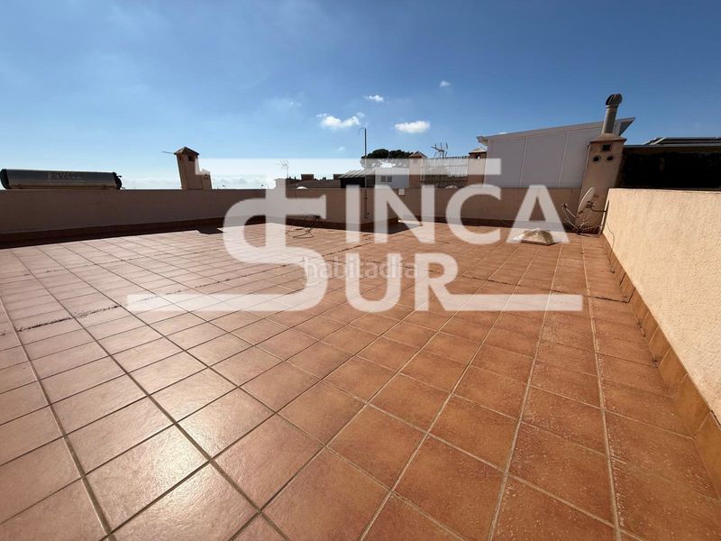 Foto a89d7cd2-9397-4e21-9986-fbf39f337c0c. Casa adossada amb xemeneia aparcament a Roquetas pueblo Roquetas de Mar