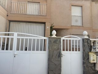 Reihenhaus  Calle vilanova i la geltru. Venta de una casa okupada en roquetas de mar