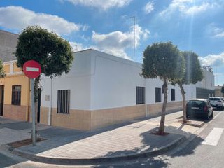 Casa  Calle francisco pizarro. Casa con 3 habitaciones