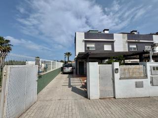 Casa adossada en Cam de l'om blanc 134. Adosado esquinero en la playa de almassora
