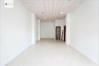 Local commercial à Monteolivete-Camino Sevilla. Ya como local es un buen local aunque hay un pero...