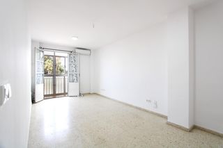 Pis a Centro-Calzada-Cabo Noval. Un buen sitio. un buen piso.