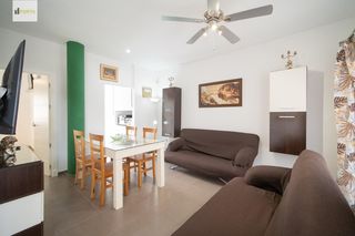 Alquiler Apartamento en V Centenario-Piletas-Capuchinos. Estupendo piso disponible para alquiler escolar