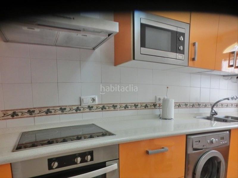 Foto bcab570c-9003-4ff6-b615-a4e1a4b40186. Alquiler piso estupendo piso disponible para periodo escolar! en Sanlúcar de Barrameda